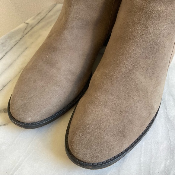 Eileen Fisher Putty Colored Suede Zip Back Ankle Boots Size 10 - Picture 5 of 10